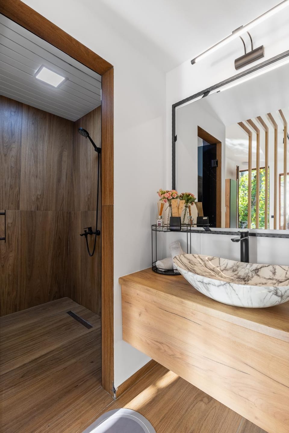 Bathroom, wardrobe