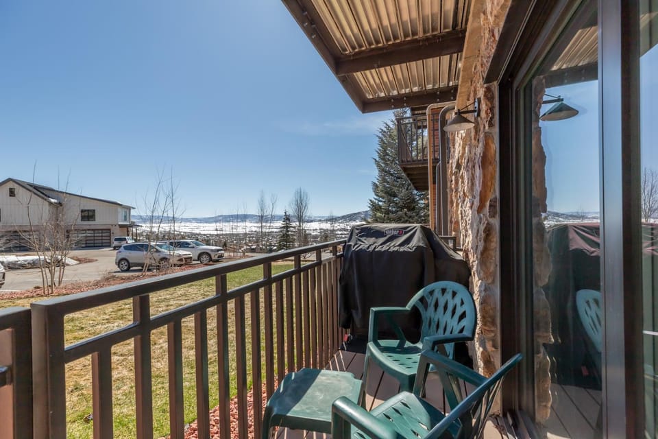 Bear Claw 109 - True Ski-in Ski-out Access & Winter Shuttle! House in Steamboat Springs