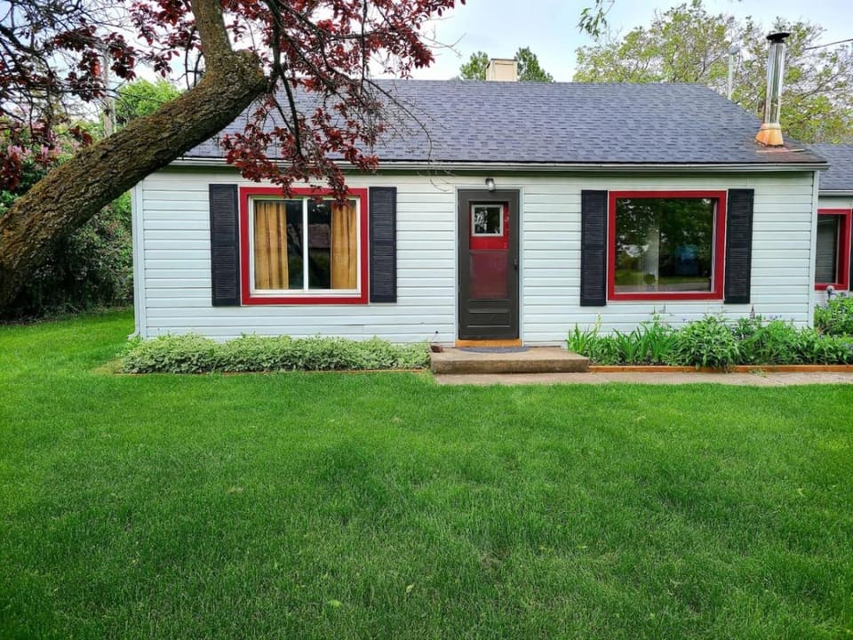 4th Ave Hideaway - Cozy home with spacious yard House in Columbia Falls