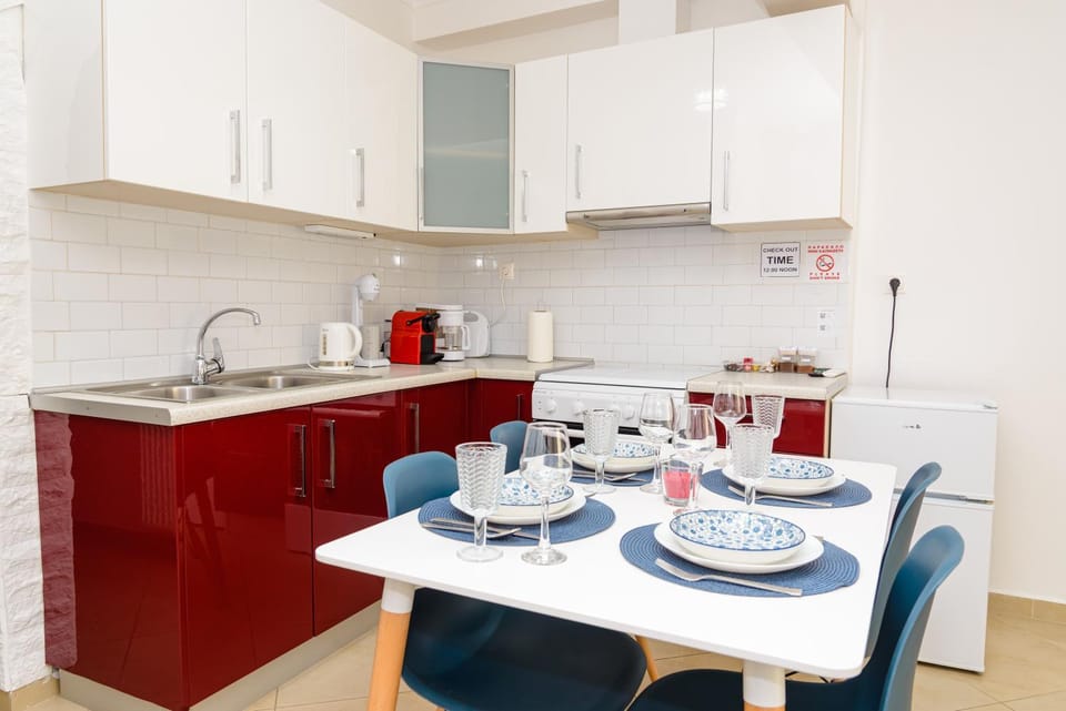 Dining area, kitchen