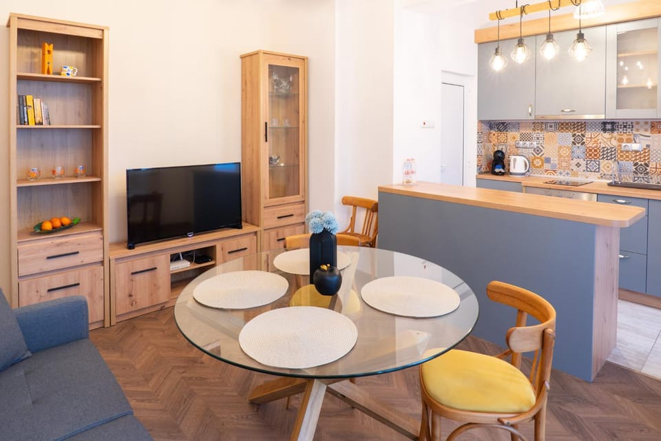 TV and multimedia, Dining area