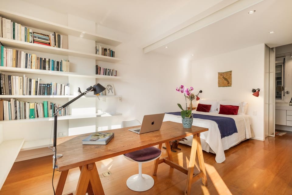 Bed, Library, Photo of the whole room, Bedroom, hair dresser