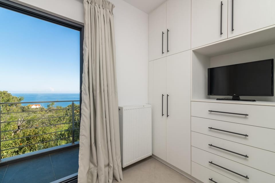 TV and multimedia, Sea view, wardrobe
