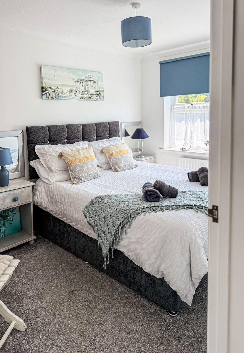 Bed, Photo of the whole room, Bedroom, towels