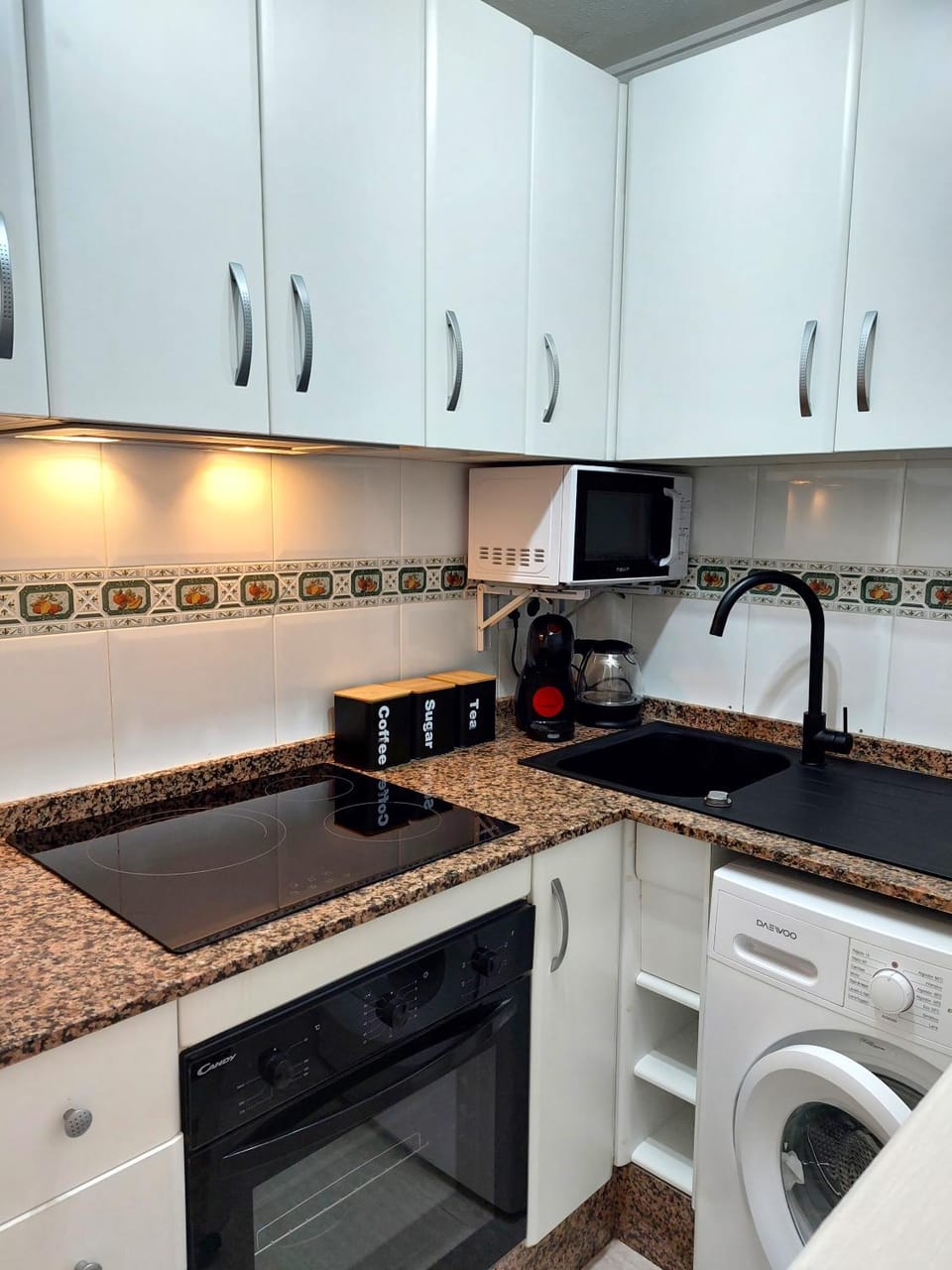 Coffee/tea facilities, Kitchen or kitchenette, minibar, pet friendly, stove, washing machine