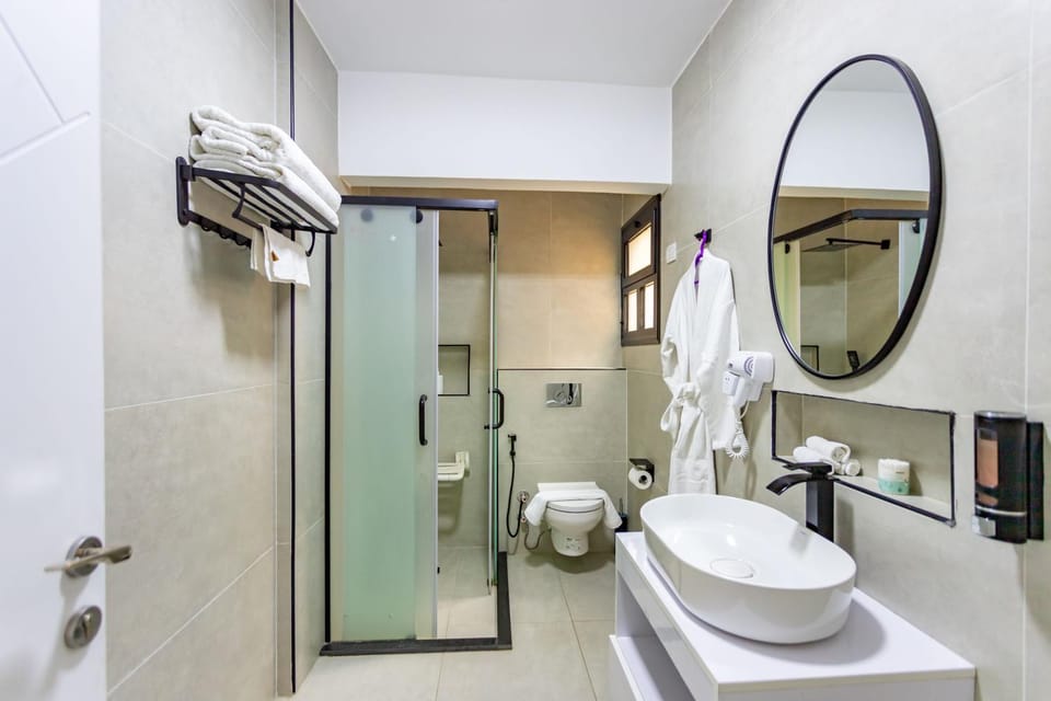Shower, Toilet, Bathroom, towels