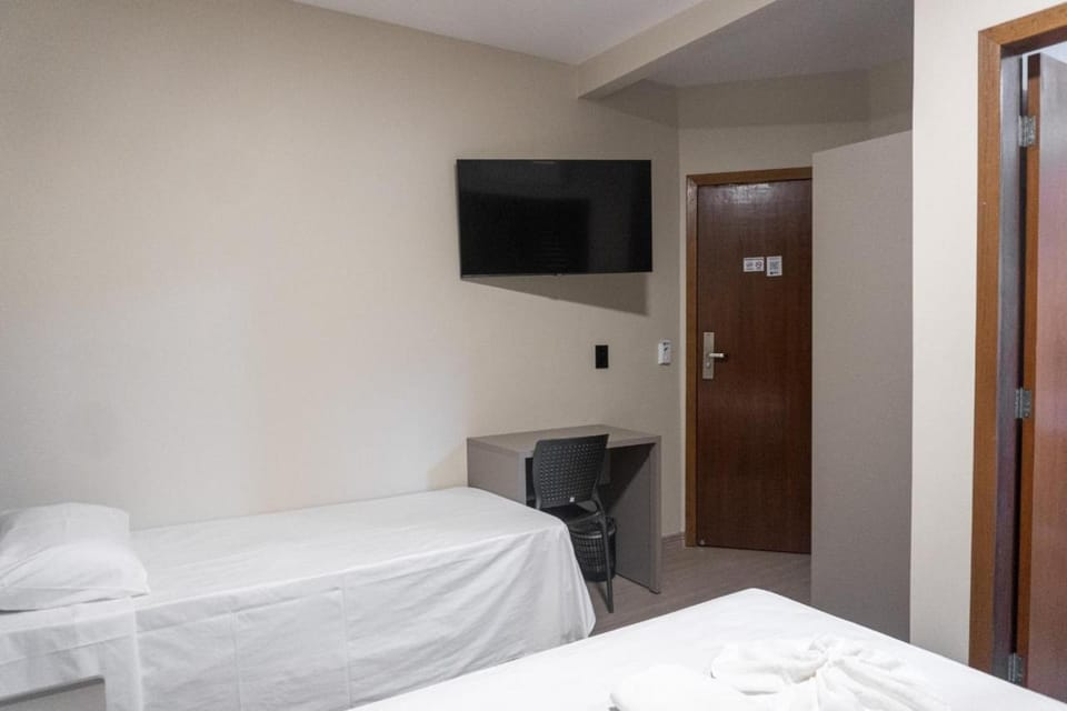 Bed, TV and multimedia, Bedroom