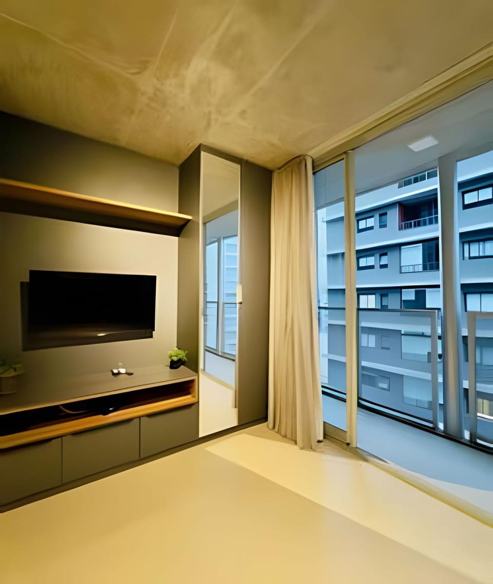 Bedroom, City view