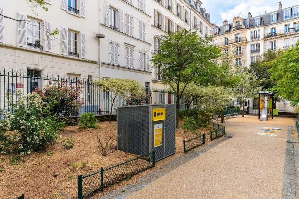 Day, Neighbourhood, Street view, Location