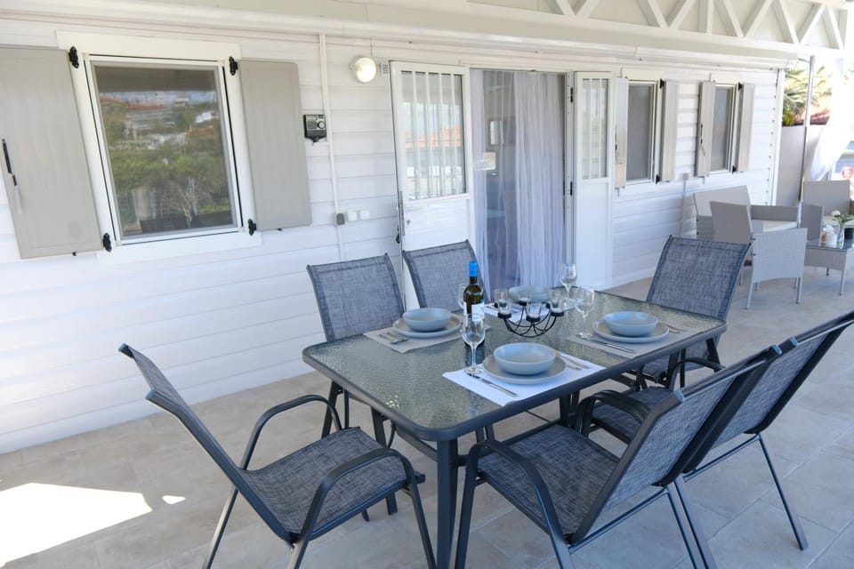 View (from property/room), Balcony/Terrace, Dining area