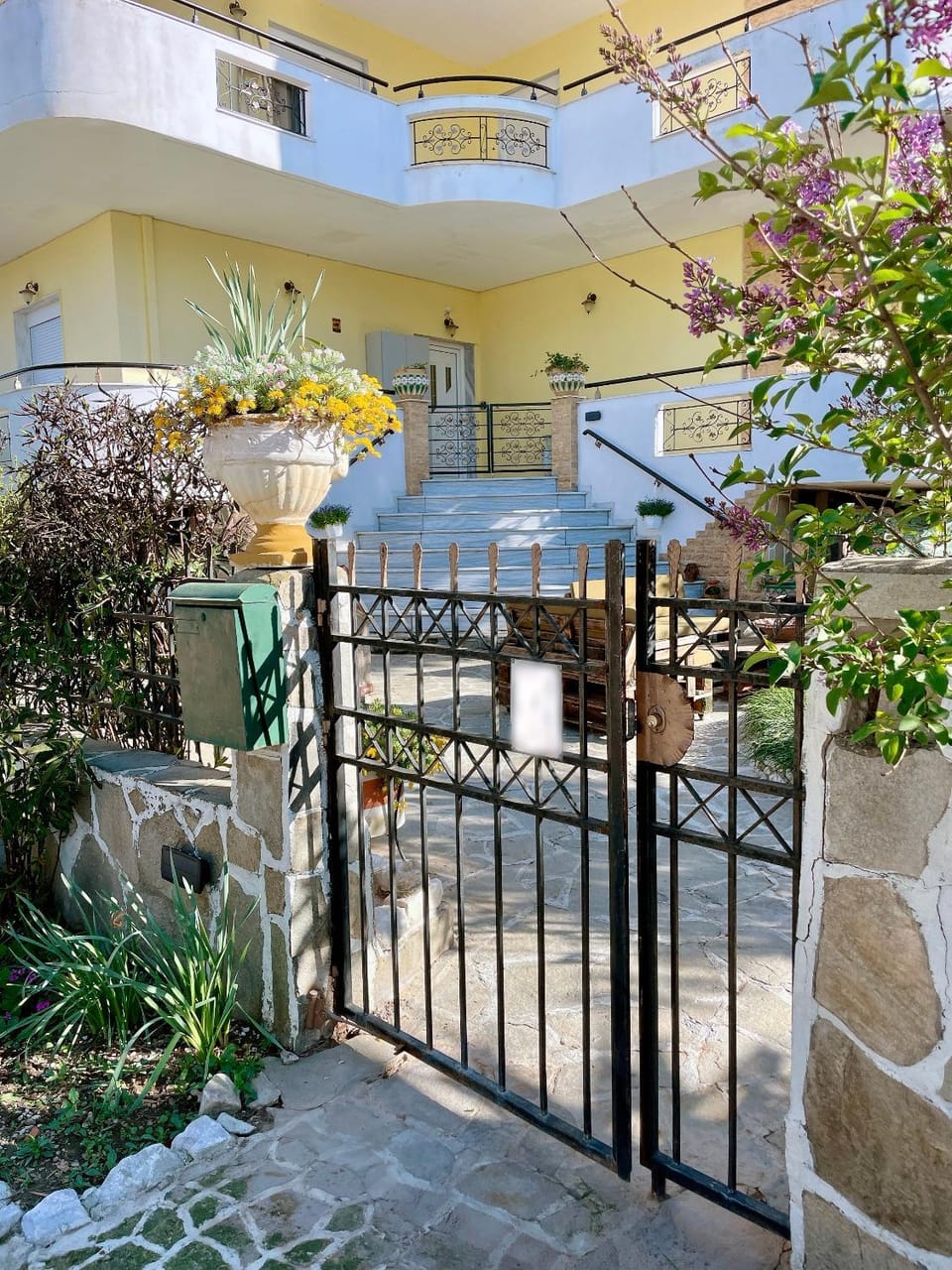 Property building, Garden, Balcony/Terrace