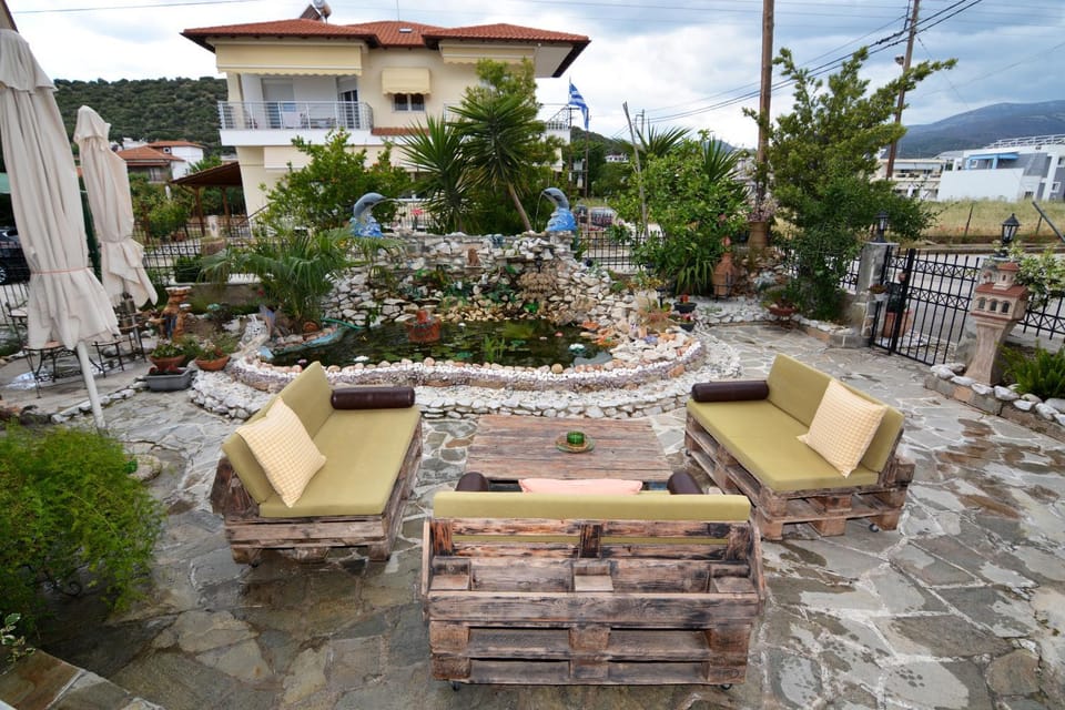 Patio, Day, Natural landscape, Garden, Garden view, Lake view