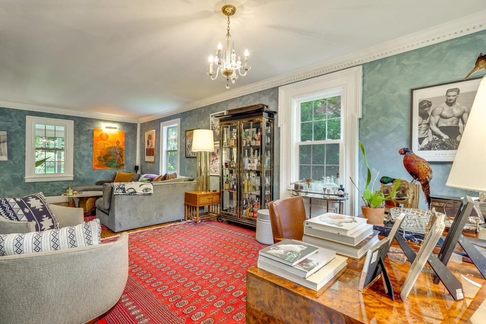 Spacious Family Home in Weston: Yard + Patio House in Westport