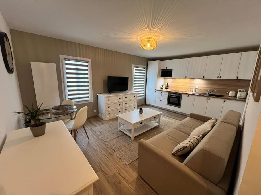 Kitchen or kitchenette, Living room, Seating area, Dining area, pet friendly