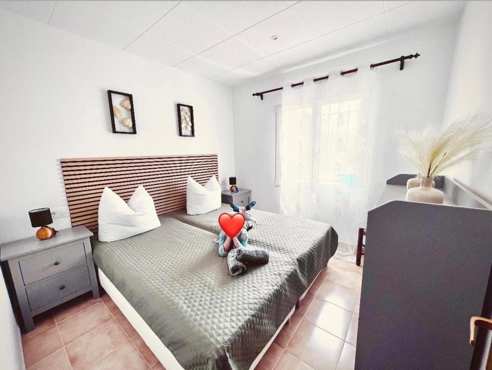 Photo of the whole room, Bedroom