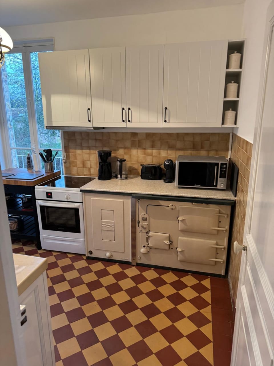Coffee/tea facilities, minibar, pet friendly, stove, toaster