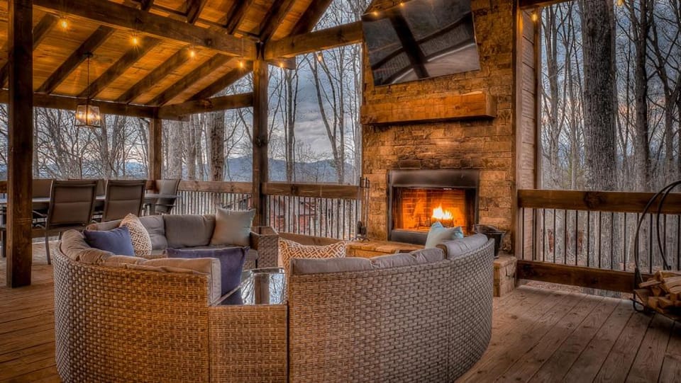Clocking Inn House in Mineral Bluff