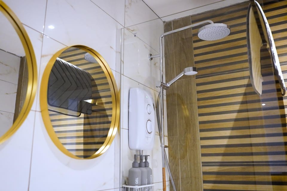 Shower, Bathroom, towels