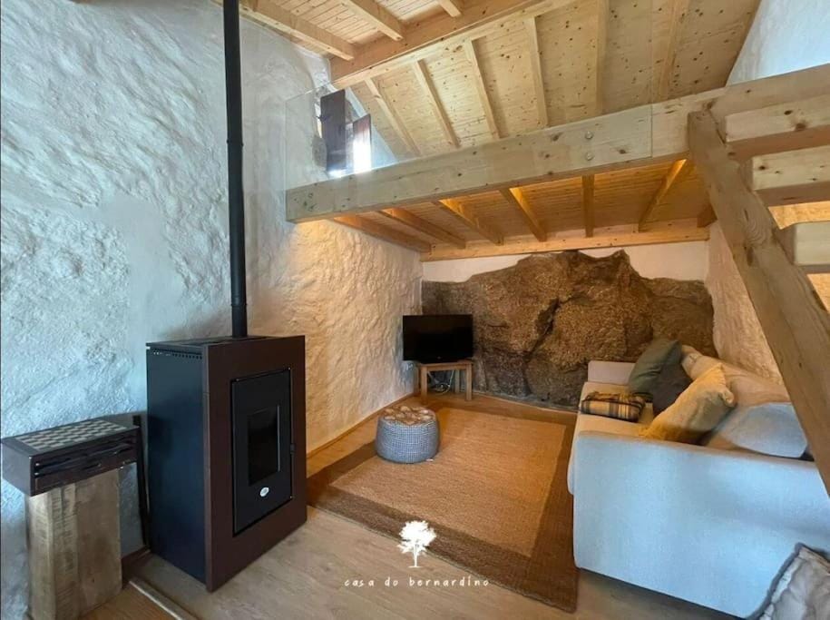 Communal lounge/ TV room, Bed, TV and multimedia, Living room, Photo of the whole room, Seating area, Evening entertainment, wardrobe