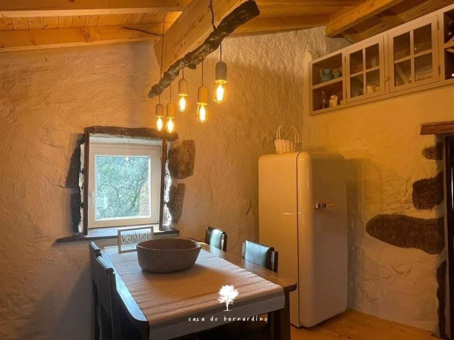 Kitchen or kitchenette, minibar, oven