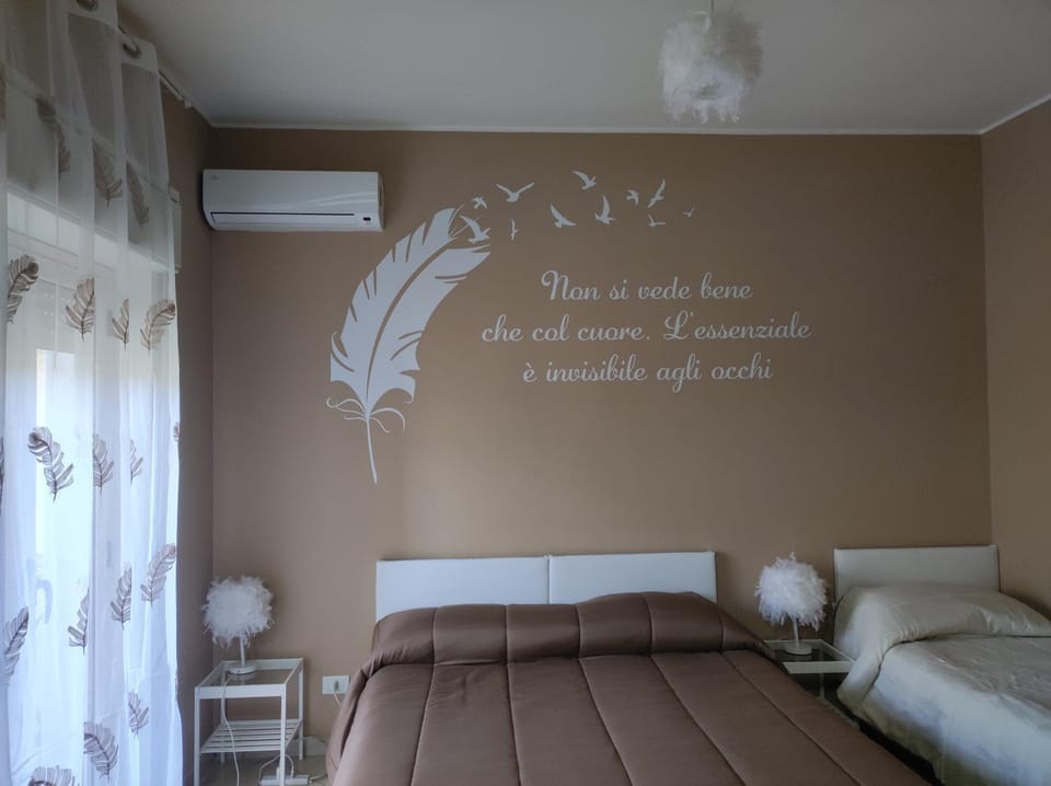 Bed, Photo of the whole room, air conditioner