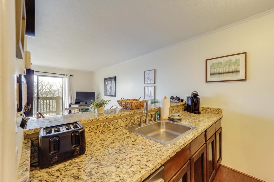 Beech Mtn Studio < 1 Mi to Skiing: Bring Your Pet! Apartment in Beech Mountain
