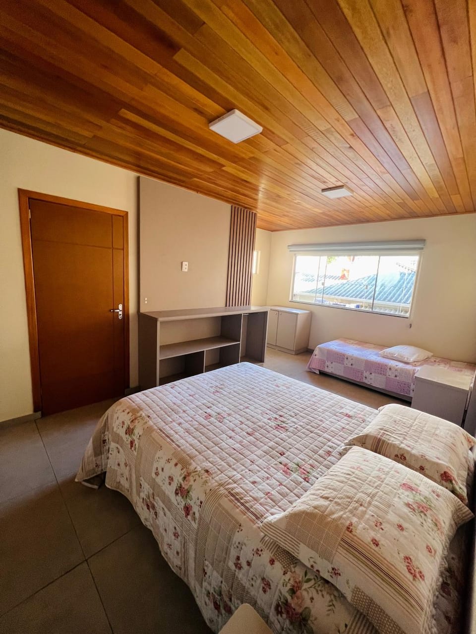 Bed, Photo of the whole room, Bedroom, internet, air conditioner