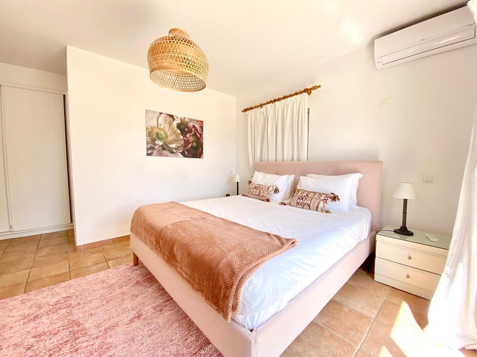 Bed, Bedroom, air conditioner