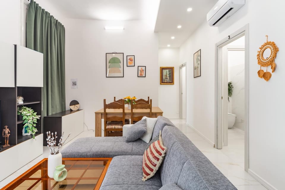 TV and multimedia, Living room, Seating area, Dining area, air conditioner