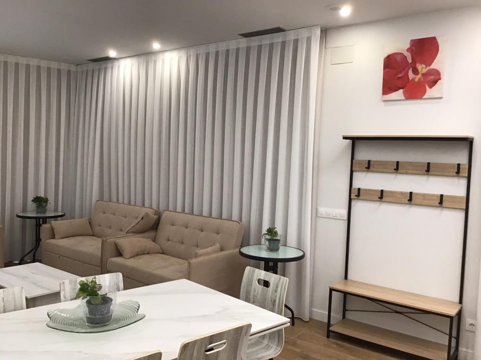Communal lounge/ TV room, Living room, Dining area