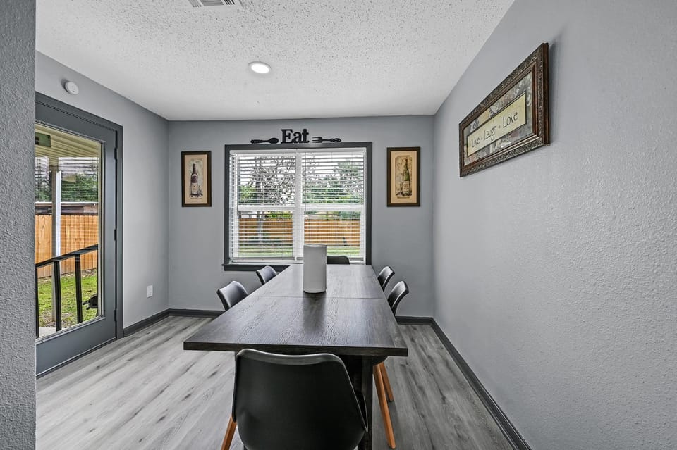 Seating area, Dining area