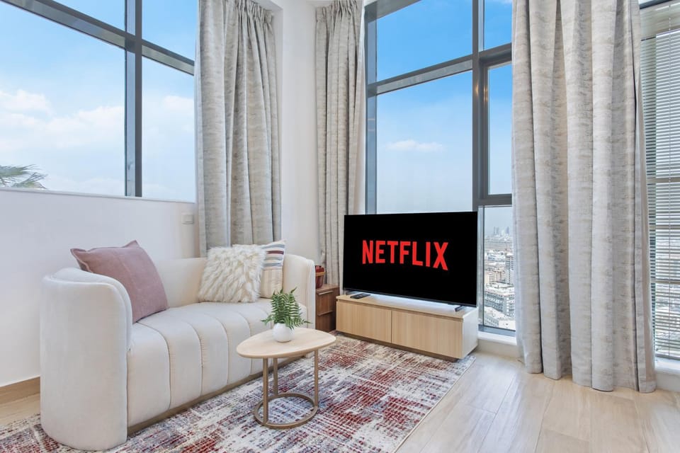 Communal lounge/ TV room, TV and multimedia, Living room, Seating area, Evening entertainment