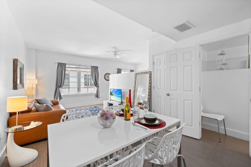 1 Bedroom Jr Suite - Ocean Drive & 6th Str Apartment in Flamingo Lummus