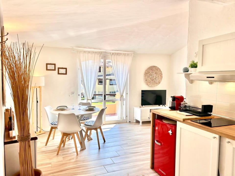 TV and multimedia, Kitchen or kitchenette, Dining area, stove