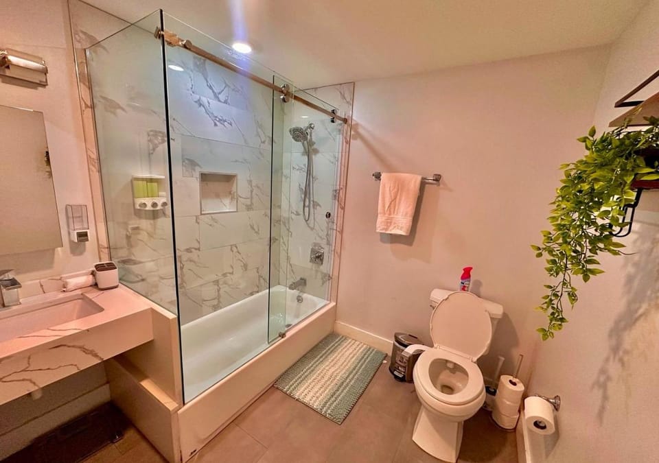 The Classic Suite: 2BR close to NYC Apartment in Paterson
