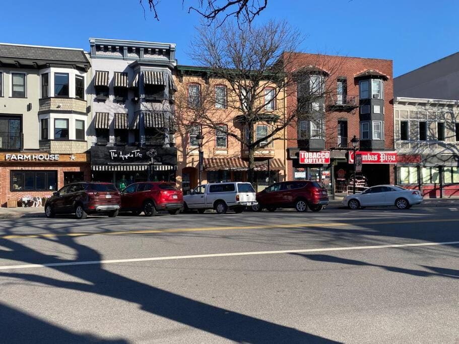 Apt in the heart of Main Street Apartment in Stroudsburg