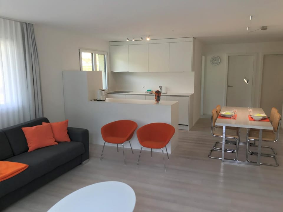 Kitchen or kitchenette, Living room