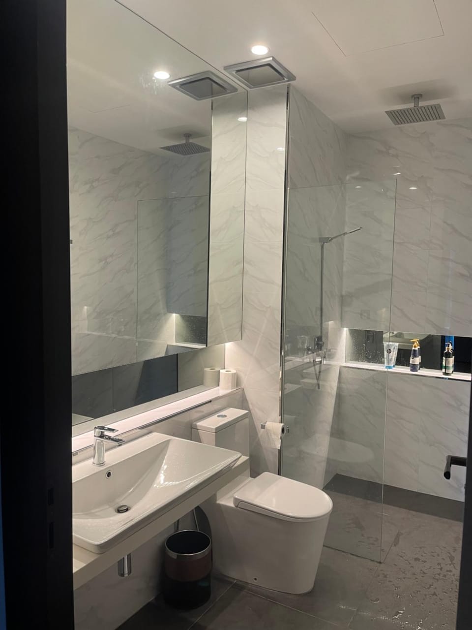 Luxury Seaview Private Elevator Near Island Hospital and Gurney plaza 梹城无敌海景私人电梯靠近医院和商场 Apartment in George Town