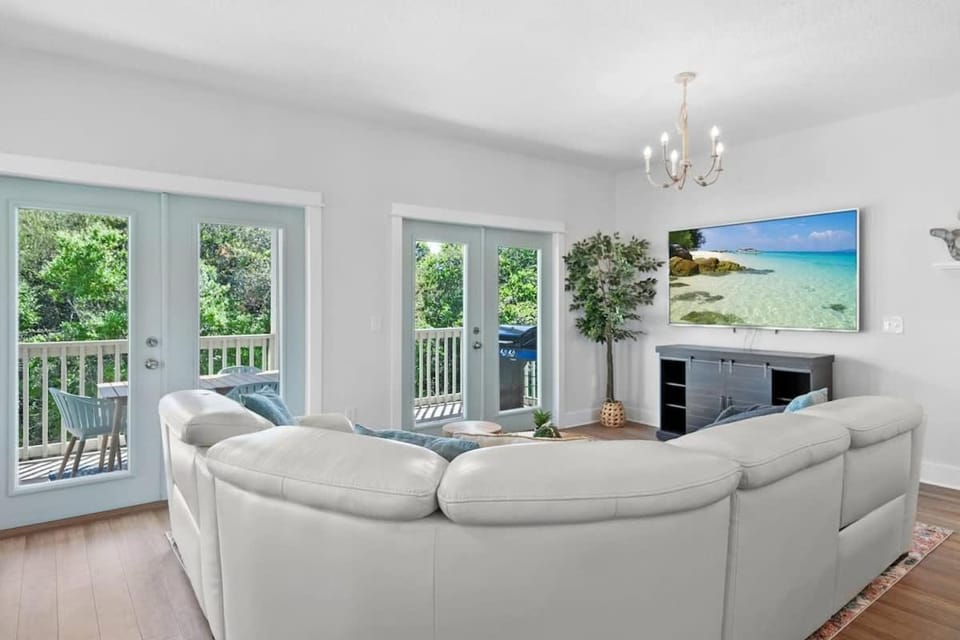 Treetop Terrace 250 Steps to Beach Heated Swim Spa House in Butler Beach