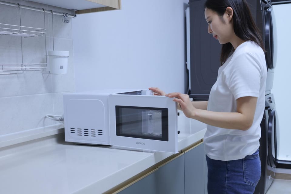 Kitchen or kitchenette, minibar