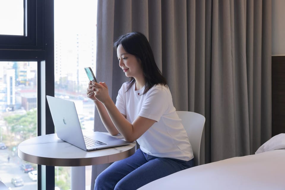 Bed, TV and multimedia, Bedroom