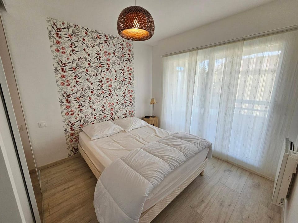 Appartement Centre-Ville Calme avec Balcon et Garage - Saint-Georges-de-Didonne - FR-1-550-73 Apartment in Nouvelle-Aquitaine