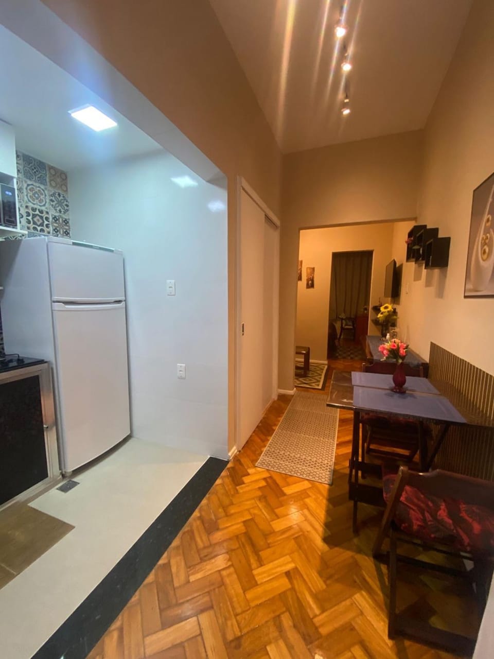 Kitchen or kitchenette, Dining area, minibar