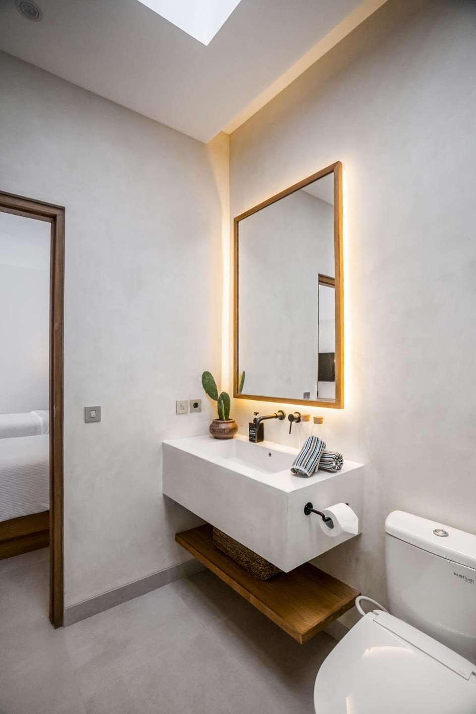 Toilet, Bathroom, towels