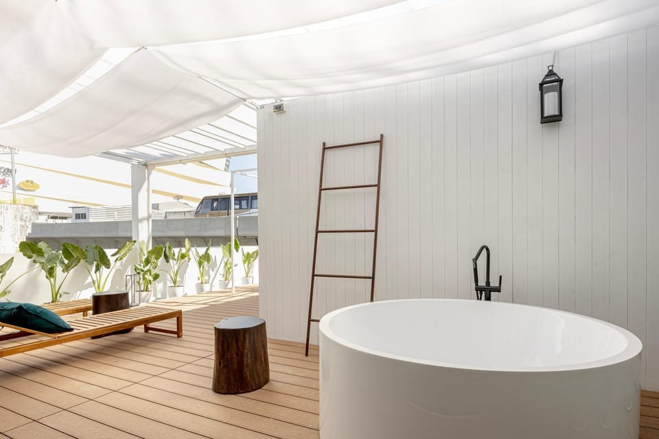 Bathroom, View (from property/room), Balcony/Terrace