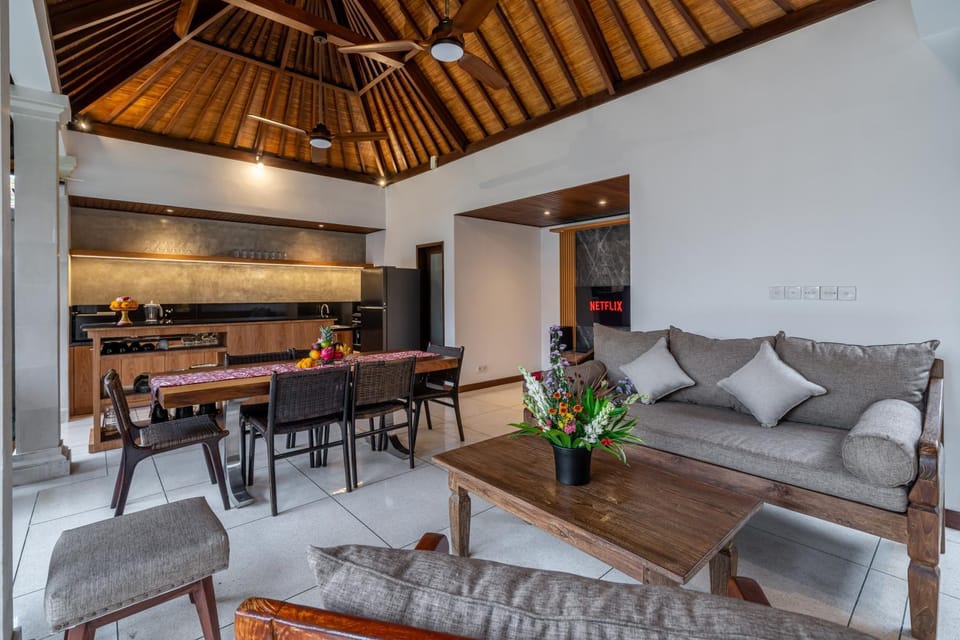 Kitchen or kitchenette, Living room