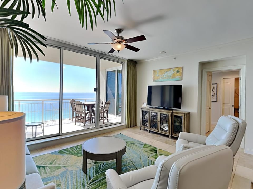TV and multimedia, Balcony/Terrace, Living room, Seating area, Sea view, furniture