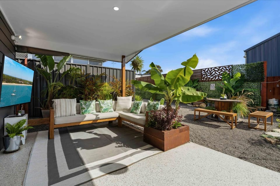Pool Side Point Oasis by Book Jervis Bay - Plunge Pool House in Saint Georges Basin