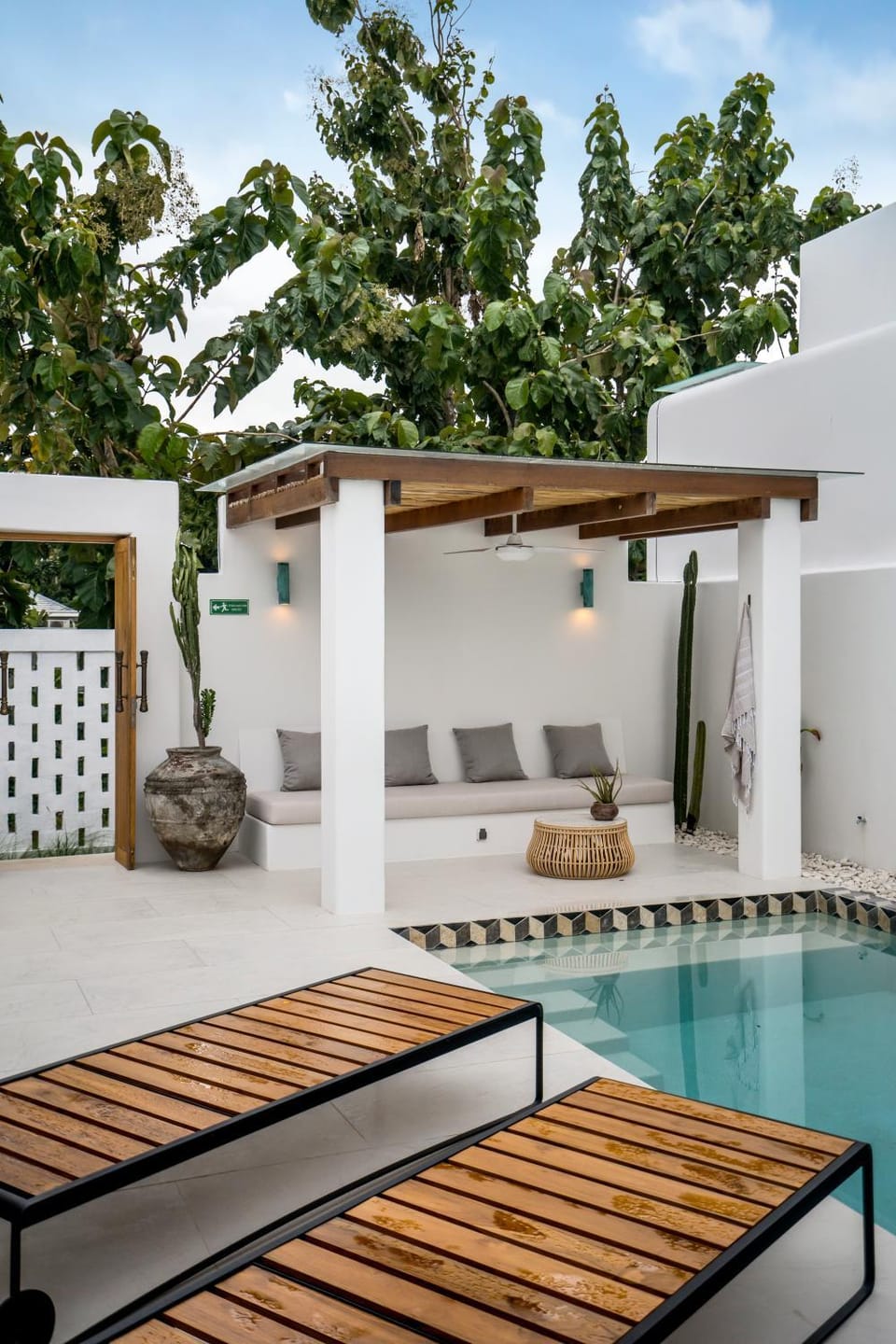 Seating area, Pool view, Swimming pool, sunbed
