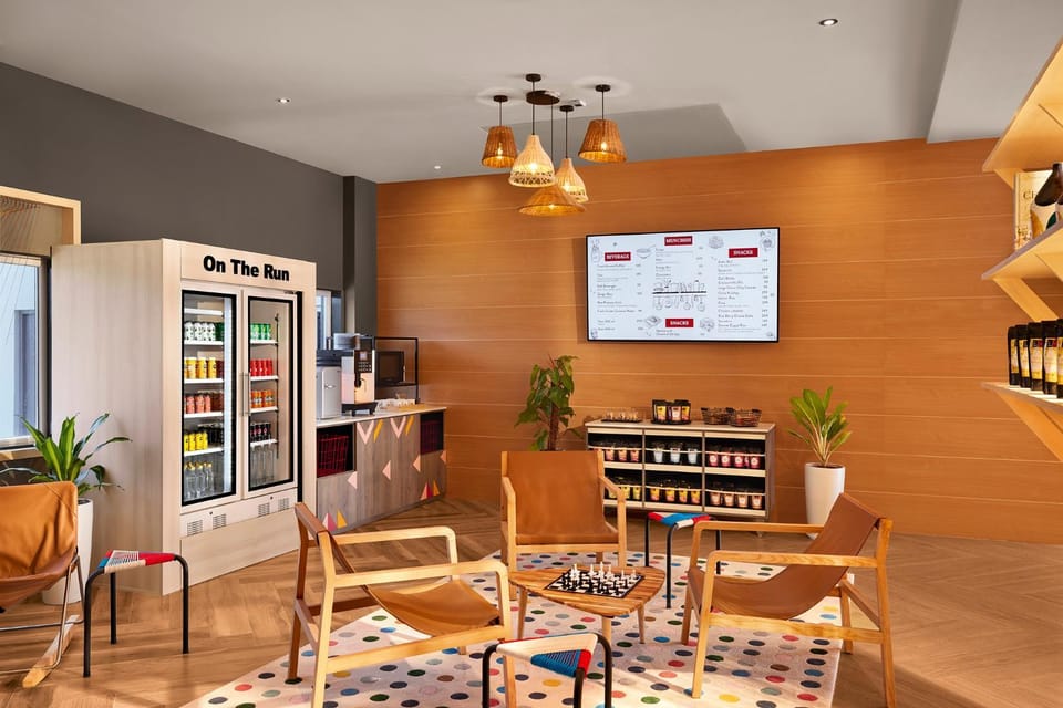Coffee/tea facilities, Lounge or bar, Food and drinks, Food, Drinks, minibar, oven